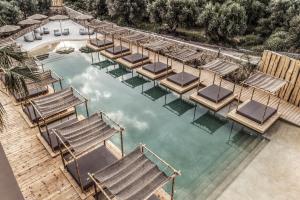 Bazén v ubytování Doryssa Boutique Hotel nebo v jeho okolí