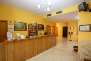 TV a/nebo společenská místnost v ubytování Hotel Restaurante Pontiñas