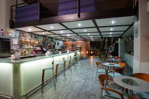 Lounge nebo bar v ubytování Hotel Restaurante Pontiñas