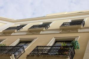 A balcony or terrace at En el corazón de Sevilla junto a la Giralda WIFI