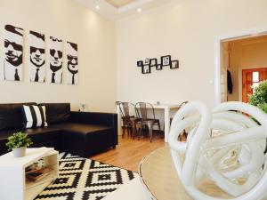 Hello Downtown Apartment - Broadway 1065 Budapest, Nagymező utca 36. IV/4. kép - 2