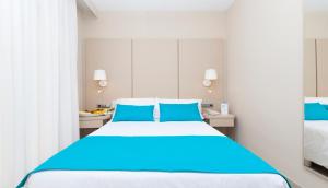 Postel nebo postele na pokoji v ubytování Hotel & Spa Peñiscola Palace