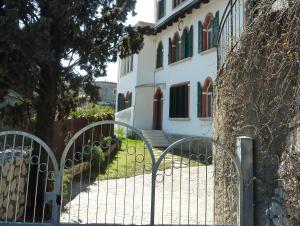 The building in which a panziókat is located