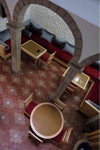 Seating area sa Hotel Al Arboussas
