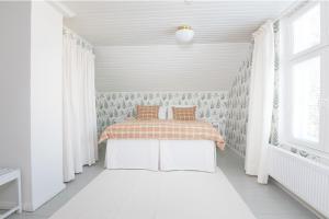 Ένα ή περισσότερα κρεβάτια σε δωμάτιο στο Ahlströmin Ruukki Noormarkku