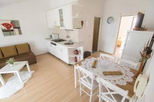 Kuchyňa alebo kuchynka v ubytovaní Apartments Onorina