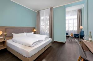 Ліжко або ліжка в номері Hotel Savigny Frankfurt City