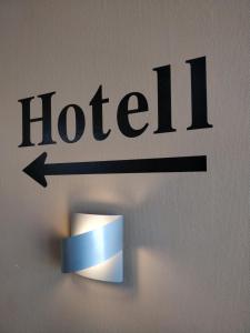 Certifikát, hodnocení, plakát nebo jiný dokument vystavený v ubytování Highway Hotel