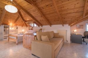 A kitchen or kitchenette at Villa Status