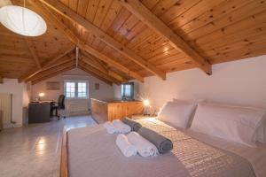 A bed or beds in a room at Villa Status