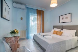 A bed or beds in a room at Villa Status