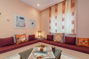 A seating area at Villa Status