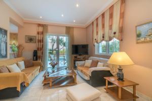 A television and/or entertainment centre at Villa Status