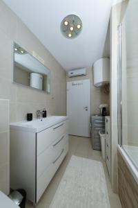 Kuchyňa alebo kuchynka v ubytovaní Luxury Apartman Rita, Center