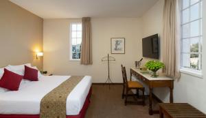 Letto o letti in una camera di YMCA Three Arches Hotel
