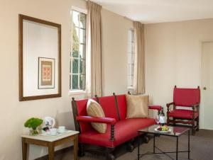 Area soggiorno di YMCA Three Arches Hotel