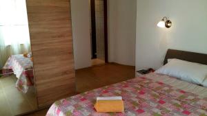 Postel nebo postele na pokoji v ubytování Apartments Nino