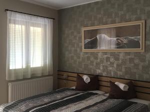 A bed or beds in a room at Sétány Apartman