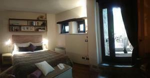 Postel nebo postele na pokoji v ubytování B&B L'Abric - centro storico di Limonetto