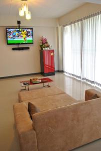 TV a/nebo společenská místnost v ubytování O.U.M. Hotel - โรงแรมโอยูเอ็ม