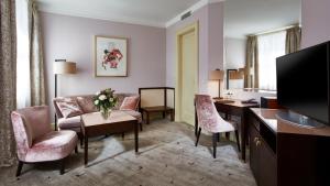TV a/nebo společenská místnost v ubytování Aria Hotel Prague