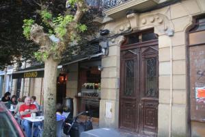 Reštaurácia alebo iné gastronomické zariadenie v ubytovaní Pension Yoldi