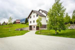 Taman di luar Apartmani Stari Gaj