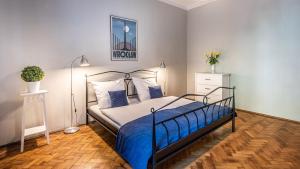 Posteľ alebo postele v izbe v ubytovaní Sereno Apartments