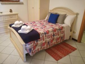 
Een bed of bedden in een kamer bij Appartamento Borgo Antico
