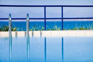 Der Swimmingpool an oder in der Nähe von Phaedra Hotel