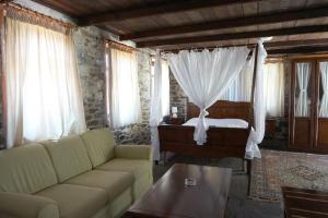 Gallery image of Akontisma in N&eacute;a Karv&aacute;li