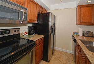 Kuchyň nebo kuchyňský kout v ubytování Westwinds Waterfront Resort