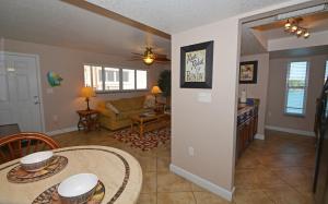 Posezení v ubytování Westwinds Waterfront Resort