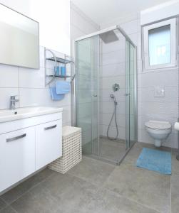 Phòng tắm tại Petra's Place - Sea view apartment