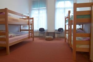 Двох'ярусне ліжко або двоярусні ліжка в номері Hostel Residence