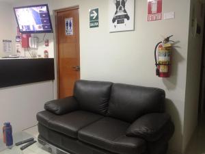 A-Hope Suite Hotel的休息区