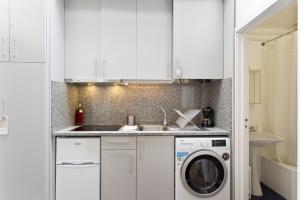 a kitchen with a washing machine and a sink at Cozy Quiet Flat - Trindade Station in Porto