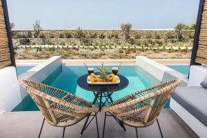 A piscina localizada em My Mykonos Hotel ou nos arredores