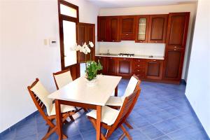 A kitchen or kitchenette at Residence Le Piscine