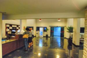 a group of people standing in a lobby at Ponta Negra Flats Partic in Natal +105 photos