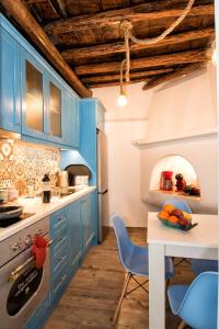 A kitchen or kitchenette at Gavrion's Nest - Premium Cycladic Studio