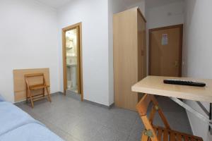 Postel nebo postele na pokoji v ubytování Hostal L'Alba