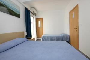 Postel nebo postele na pokoji v ubytování Hostal L'Alba