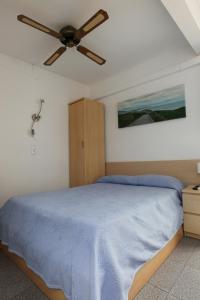 Postel nebo postele na pokoji v ubytování Hostal L'Alba