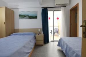 Postel nebo postele na pokoji v ubytování Hostal L'Alba