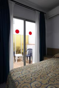 Postel nebo postele na pokoji v ubytování Hostal L'Alba