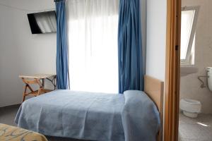 Postel nebo postele na pokoji v ubytování Hostal L'Alba + 37 fotografií