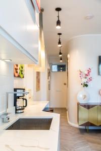 Η κουζίνα ή μικρή κουζίνα στο soho london suite +39 φωτογραφίες