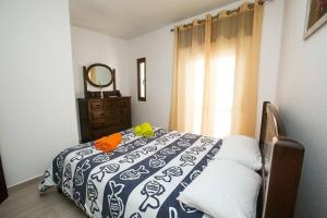 A bed or beds in a room at Casa da Alegria
