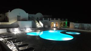Bazén v ubytování Villa Iliovasilema Santorini nebo v jeho okolí